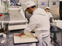 Preparazione pasta per lastre pizze